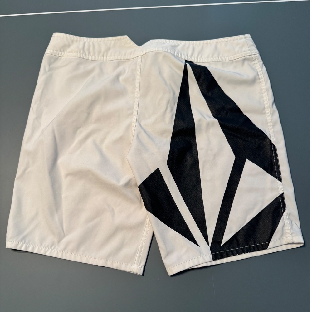 Volcom Miss Modulator White Board Shorts Graphic Logo Surf Swim Size 9 Y2K